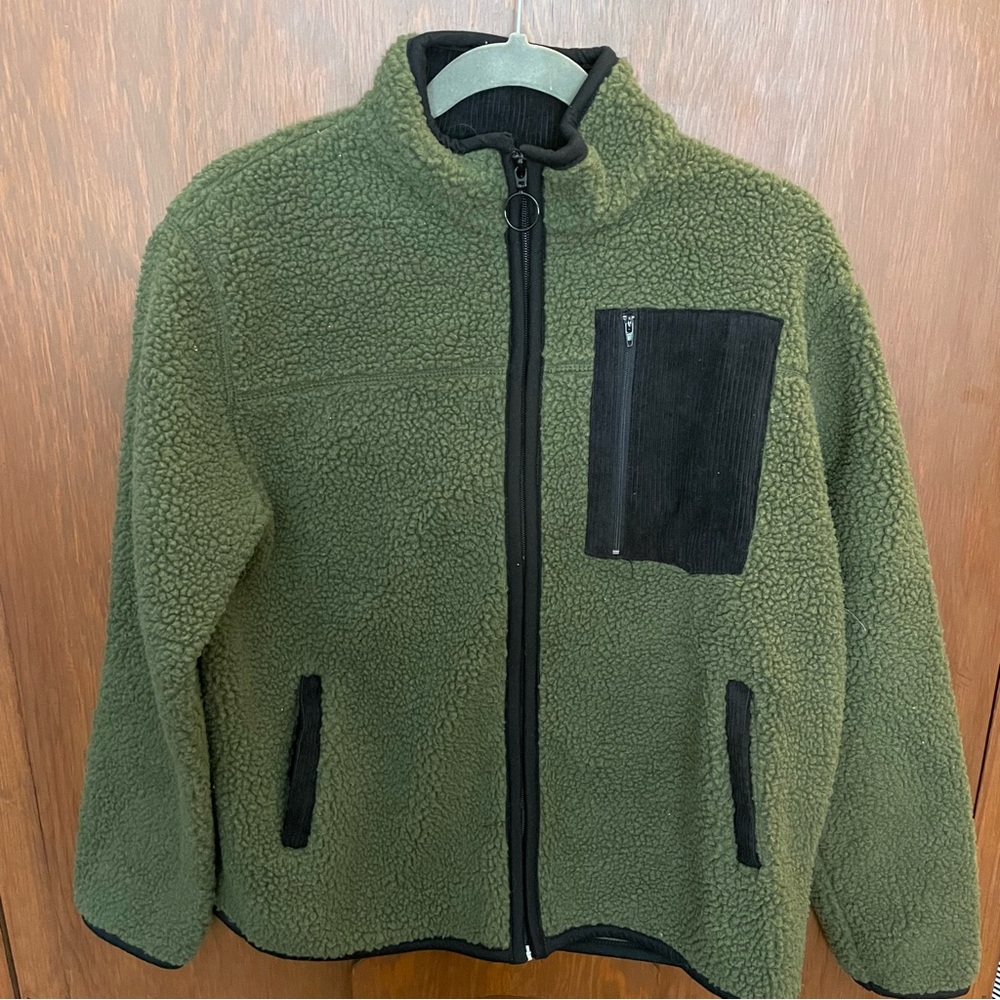 Excellent used condition full zip sweatshirt. Worn once